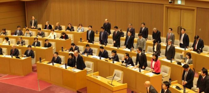 期末手当増額議案に反対しました